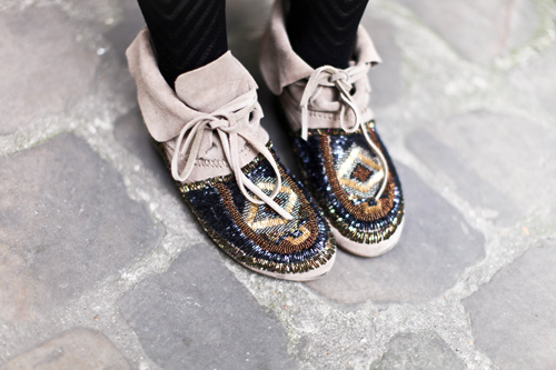 Des bottines House Of Harlow perlées, vraiment trop mignonnes - Une banane cloutées ( Urban Outfitters aussi) House of harlow boots