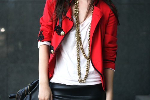 details veste officier topshop collier urban outfitters